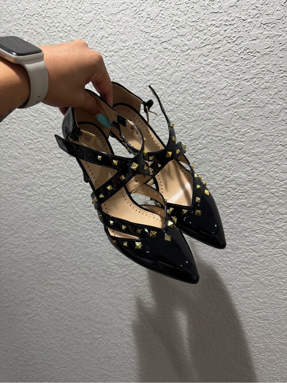 Adrienne Vittadini women’s black metallic gold studded Navi pumps